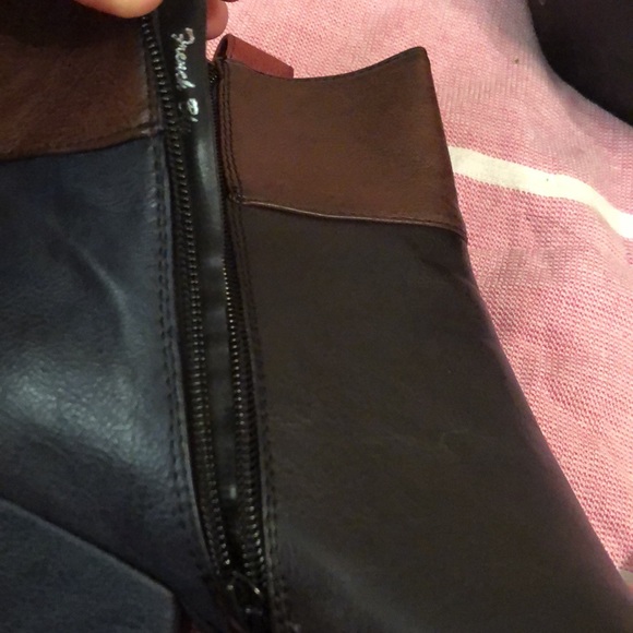 Great condition French Blu heeled ankle boots— very minor flaws! - Picture 5 of 12